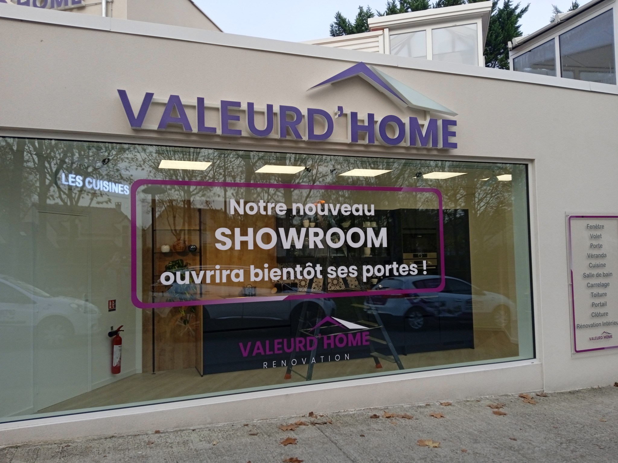 Pourquoi une enseigne LED attire plus de clients