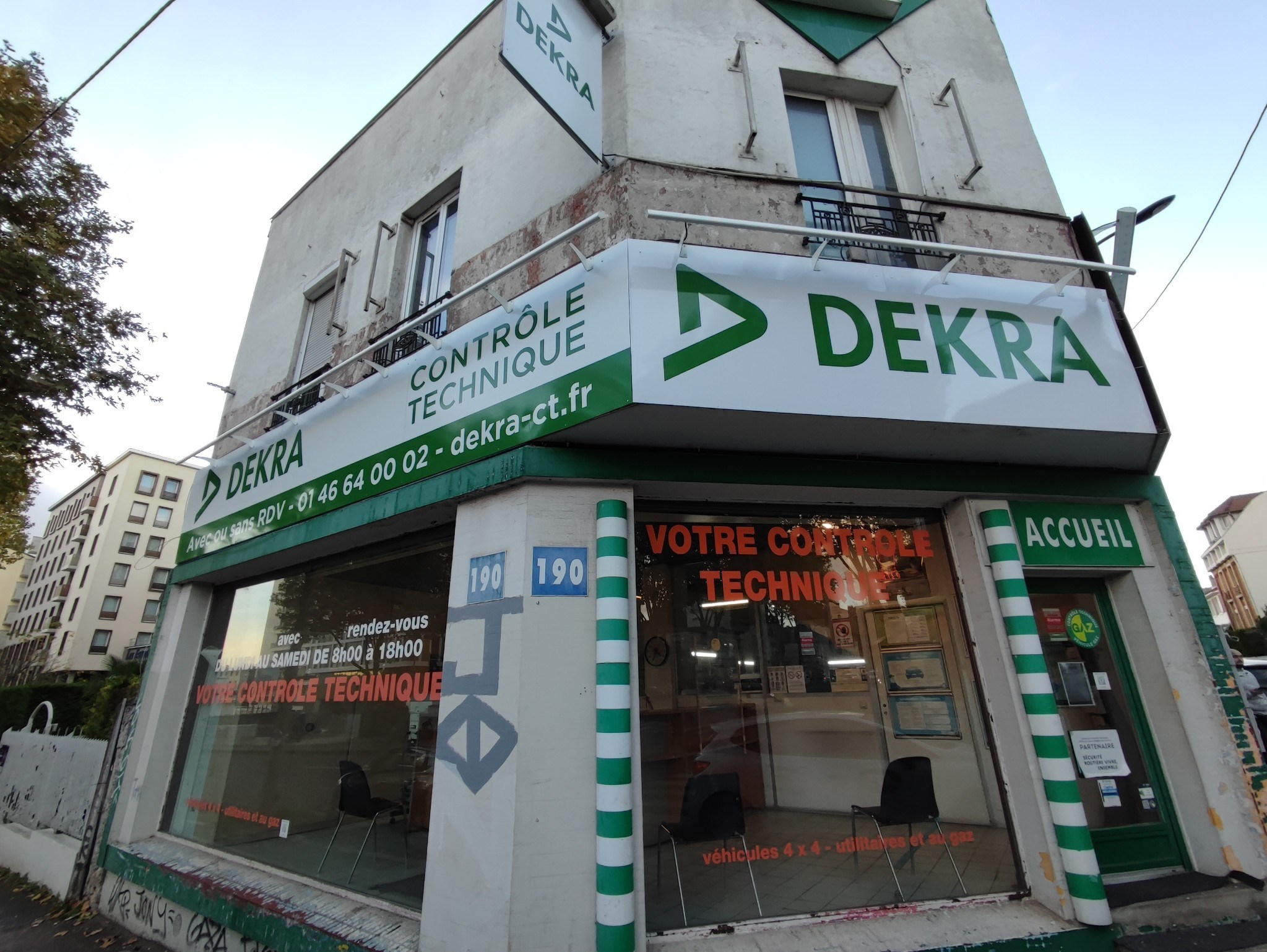 Fabrication d’enseigne lumineuse à Palaiseau