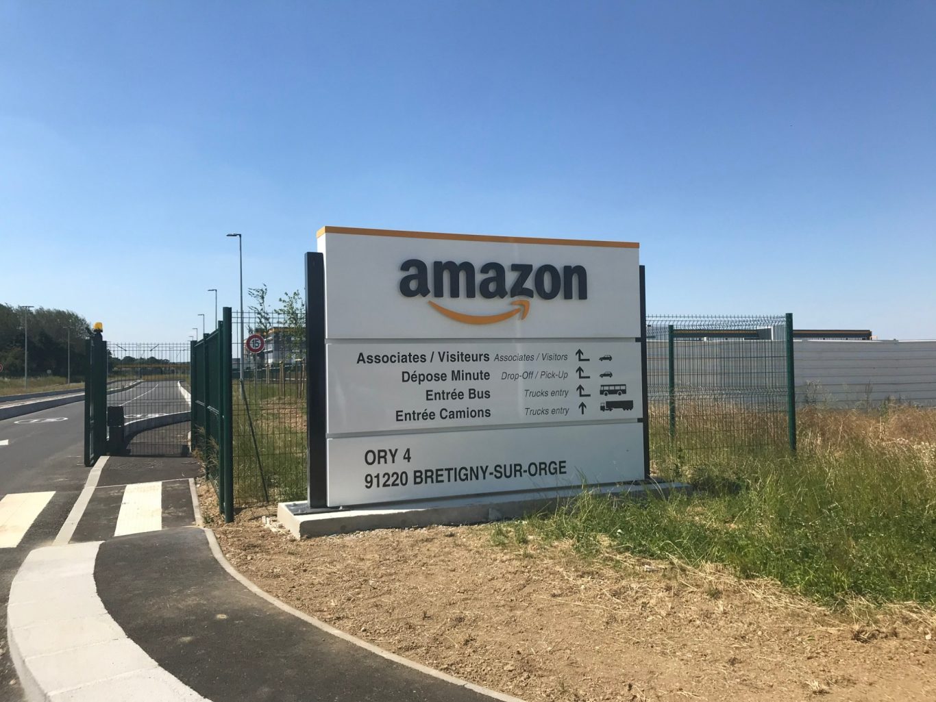 totem amazon brétigny sur orge essonne totem amazon brétigny sur orge essonne